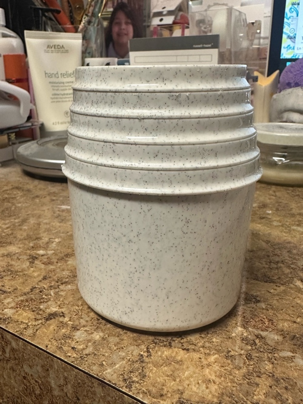 Vintage Tupperware Speckled White Measuring Cups Set - Picture 3 of 9